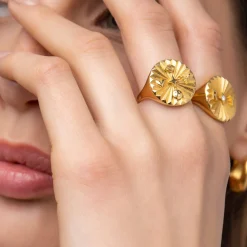 Tyra Initial Medallion Ring - Gold Vermeil